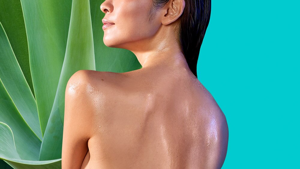Commercial van de Sanex Bio Agave Revitalizing waarin de textuur van de douchegel wordt weergegeven.
