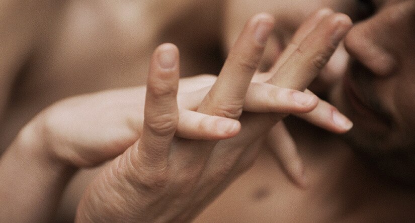Veilig knuffelen en handen vasthouden met uw dierbaren Veilig knuffelen en handen vasthouden met uw dierbaren